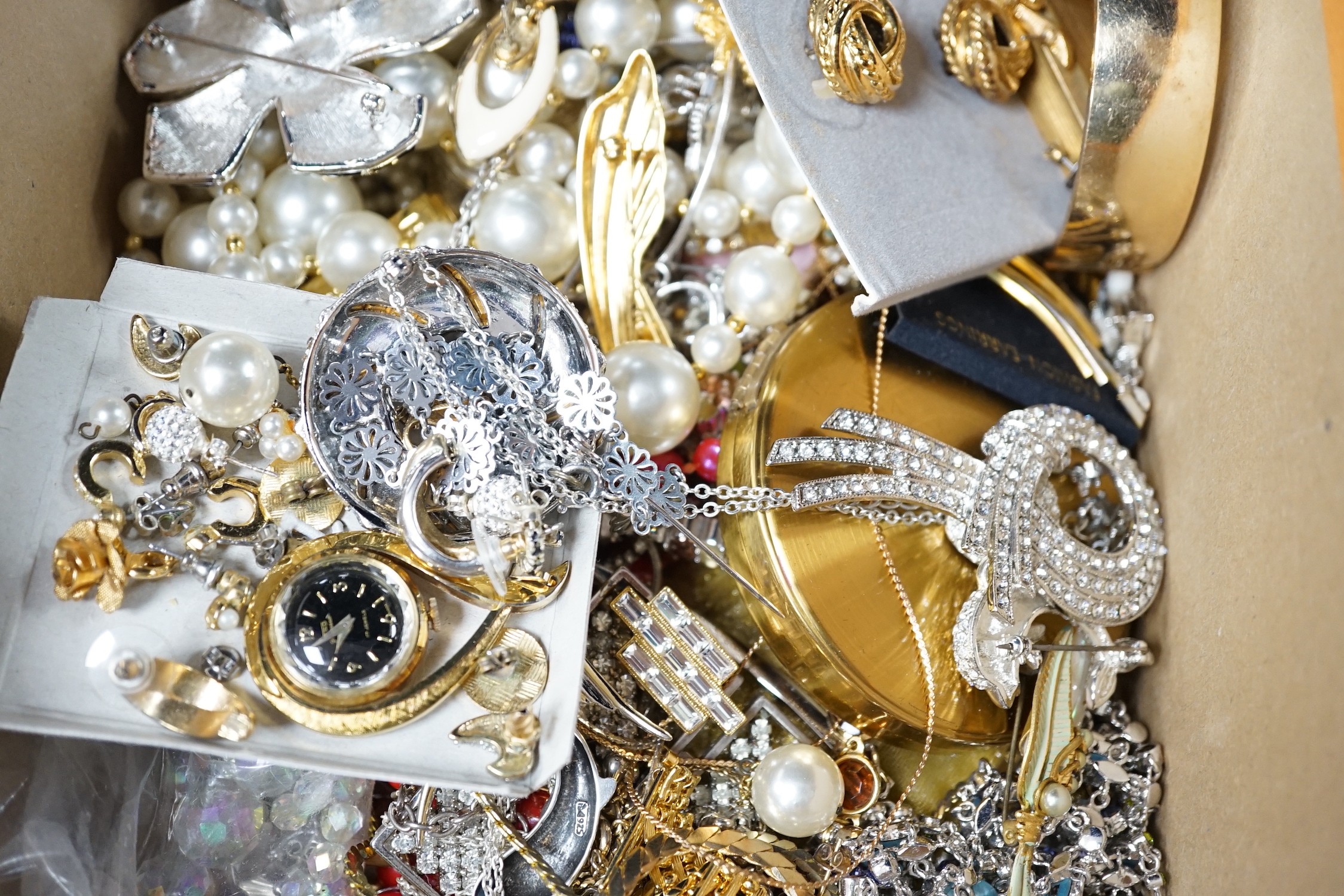 A quantity of assorted jewellery including mainly costume and some silver.